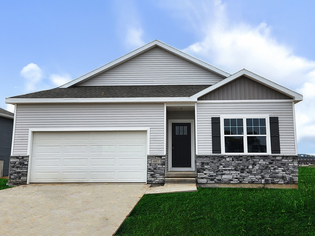 701 E Goldfinch Drive Tiffin IA 52340