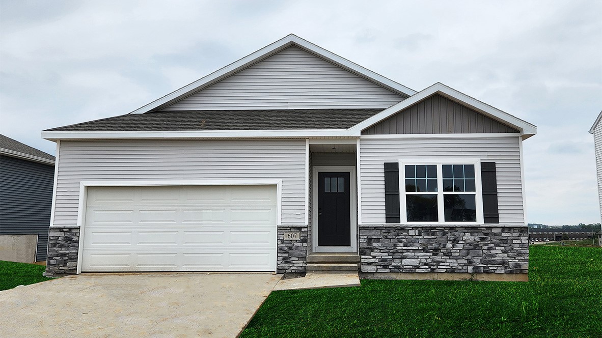 701 E Goldfinch Drive Tiffin IA 52340