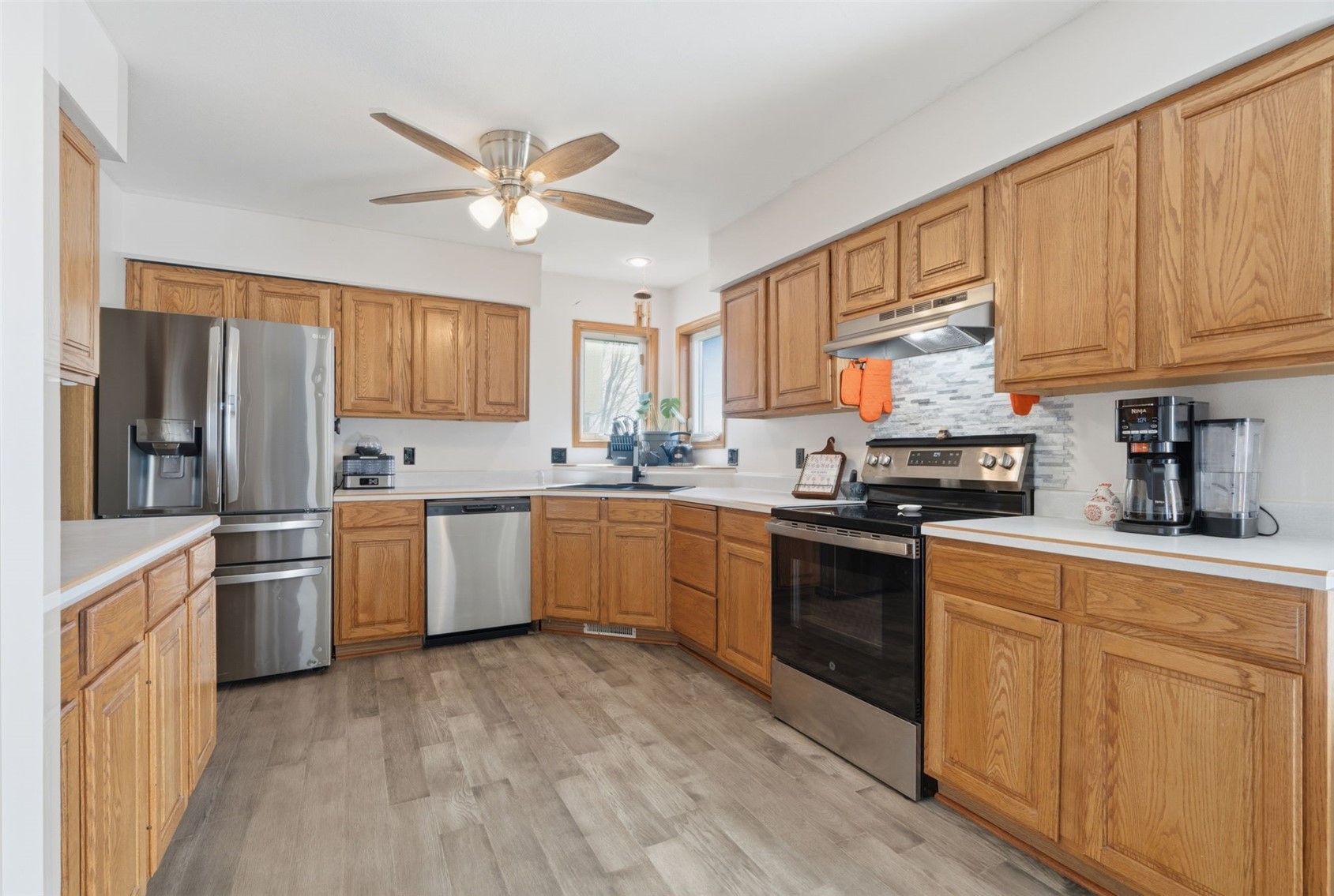 1255 Pacific Street Ely IA 52227