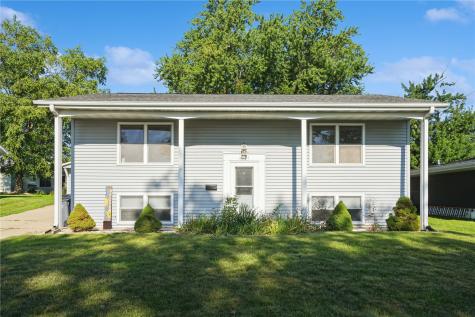 4225 Pineview Drive NE Cedar Rapids IA 52402