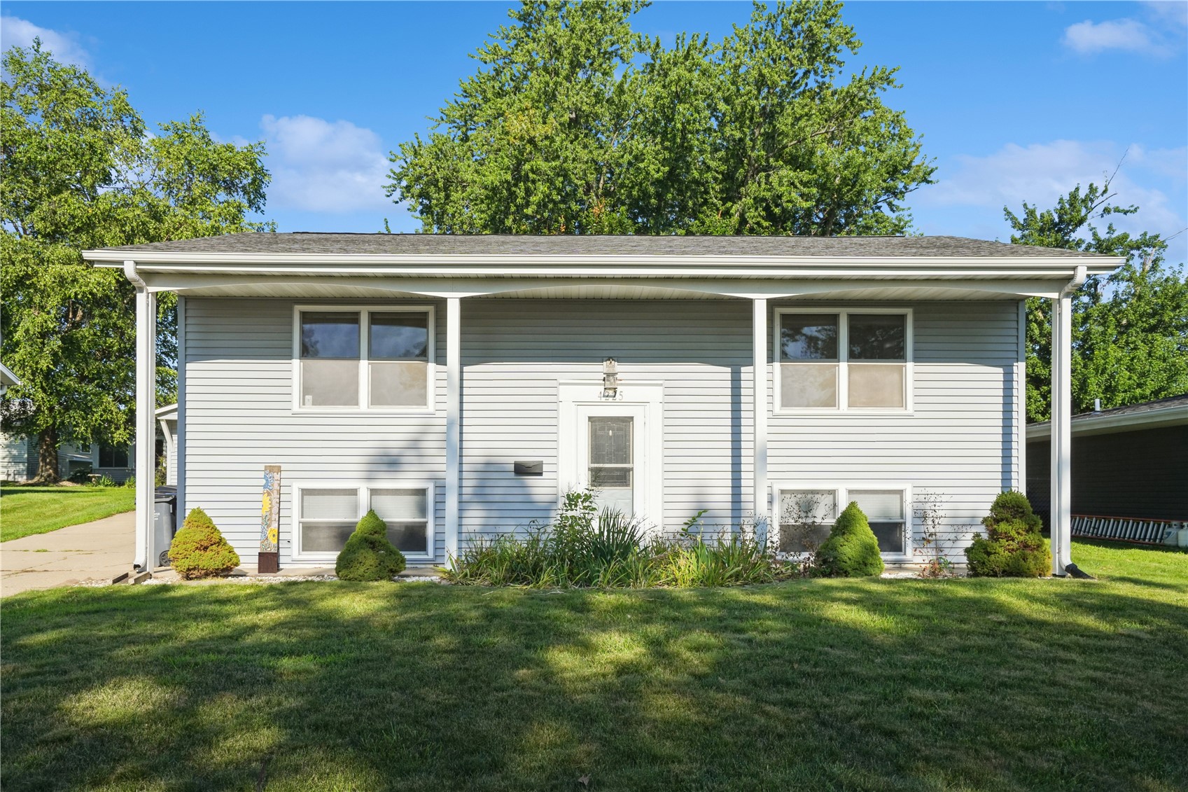 4225 Pineview Drive NE Cedar Rapids IA 52402