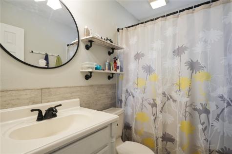 4225 Pineview Drive NE Cedar Rapids IA 52402
