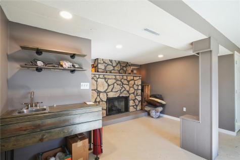 4225 Pineview Drive NE Cedar Rapids IA 52402