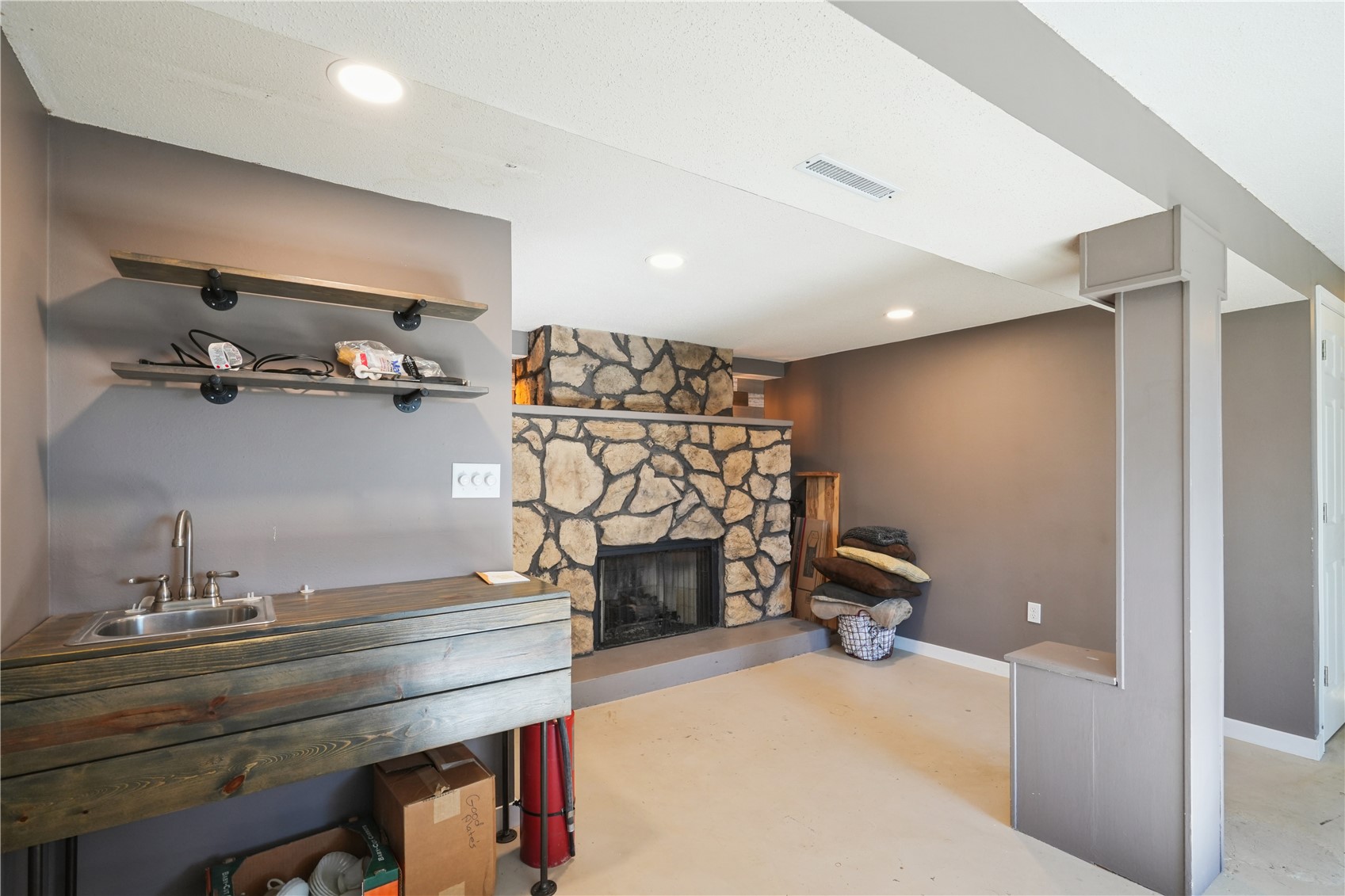4225 Pineview Drive NE Cedar Rapids IA 52402