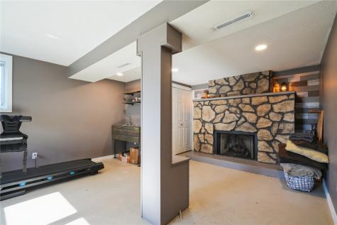 4225 Pineview Drive NE Cedar Rapids IA 52402