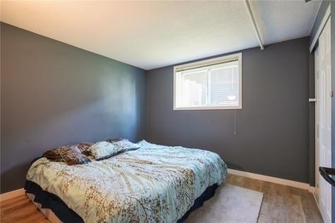 4225 Pineview Drive NE Cedar Rapids IA 52402