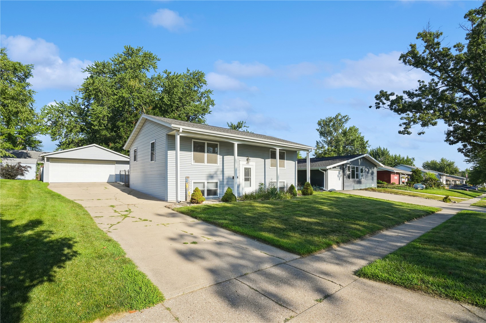 4225 Pineview Drive NE Cedar Rapids IA 52402