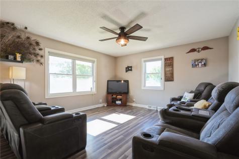 4225 Pineview Drive NE Cedar Rapids IA 52402