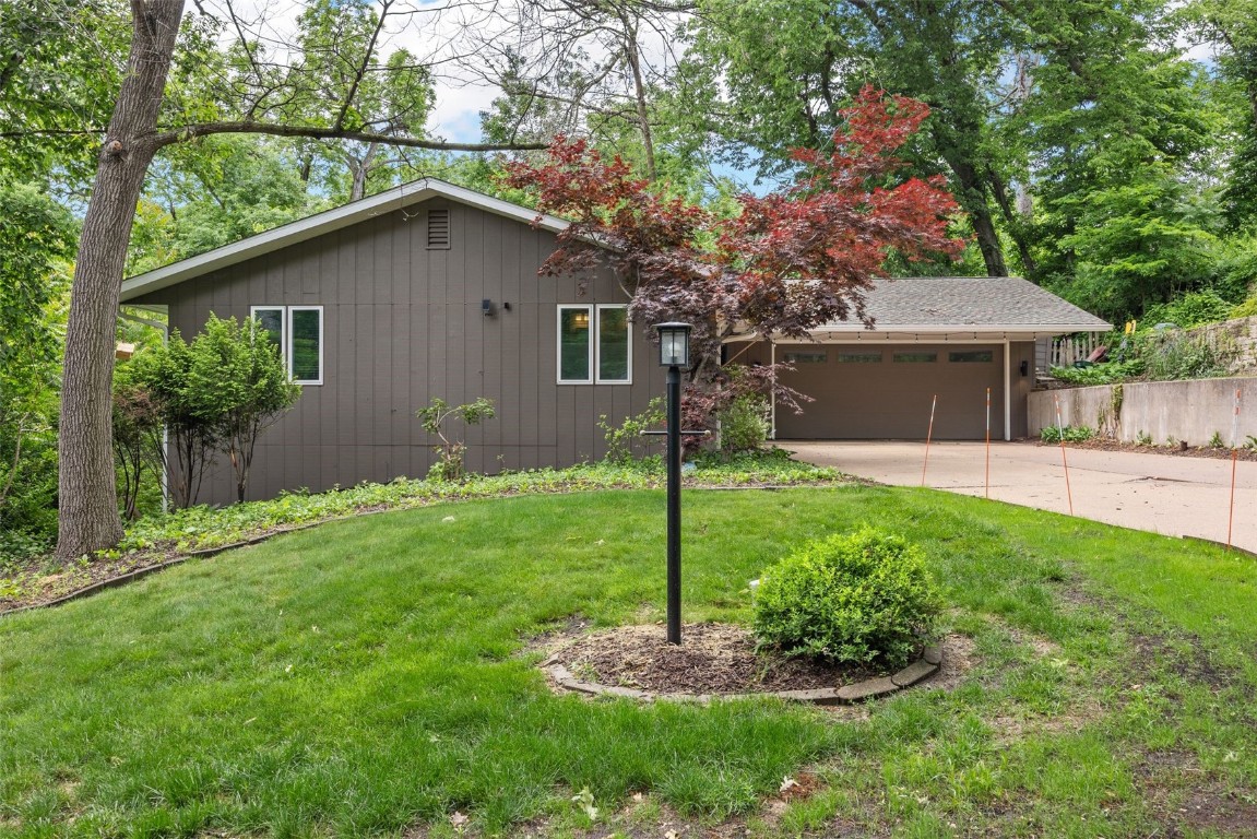 2020 Cottage Glen Road SE Cedar Rapids IA 52403