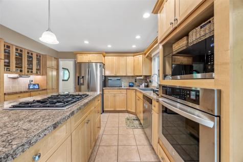 2020 Cottage Glen Road SE Cedar Rapids IA 52403