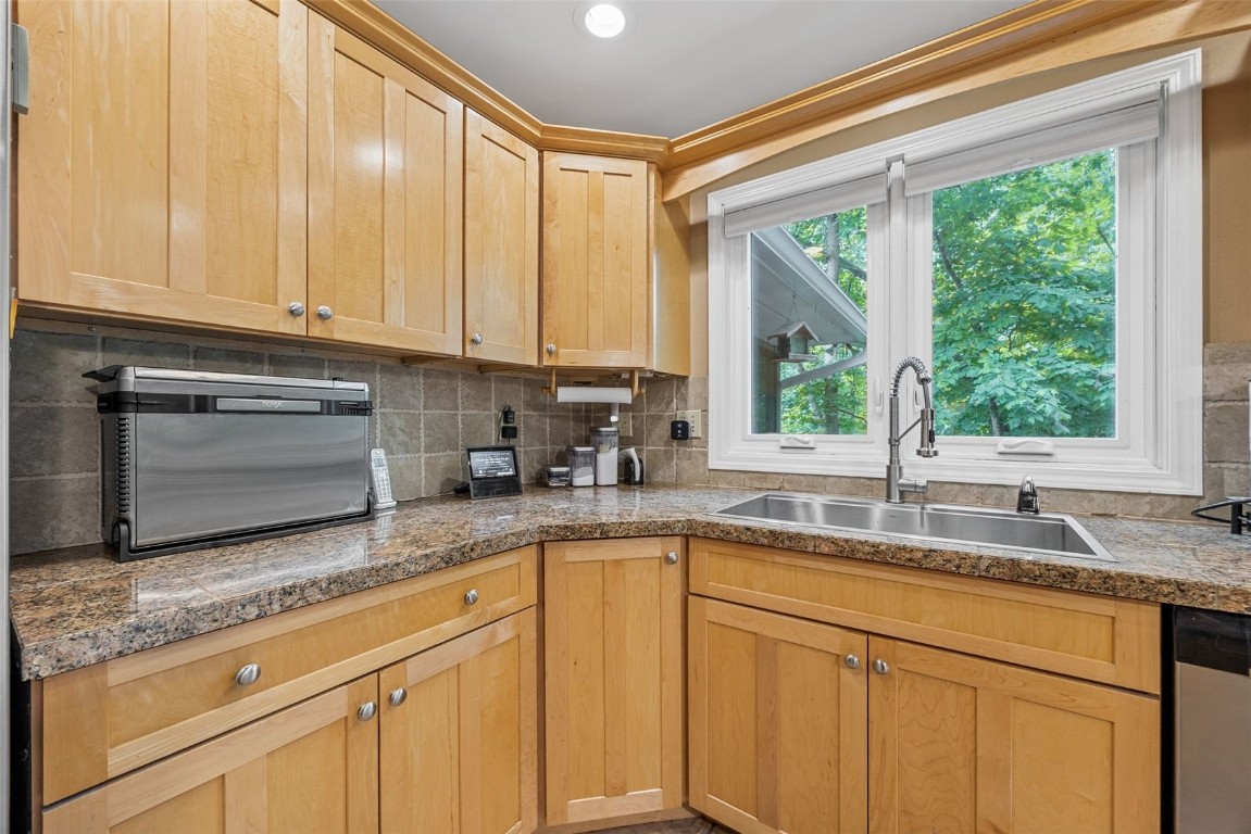 2020 Cottage Glen Road SE Cedar Rapids IA 52403