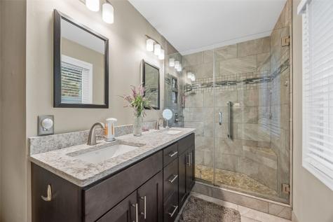 2020 Cottage Glen Road SE Cedar Rapids IA 52403