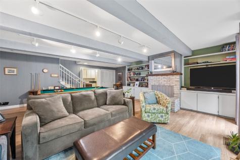 2020 Cottage Glen Road SE Cedar Rapids IA 52403