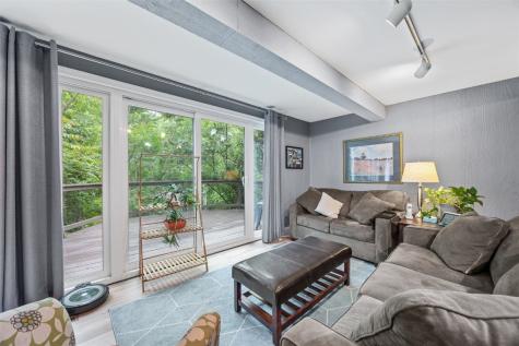 2020 Cottage Glen Road SE Cedar Rapids IA 52403