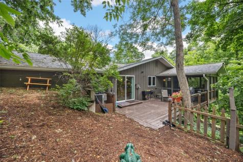 2020 Cottage Glen Road SE Cedar Rapids IA 52403