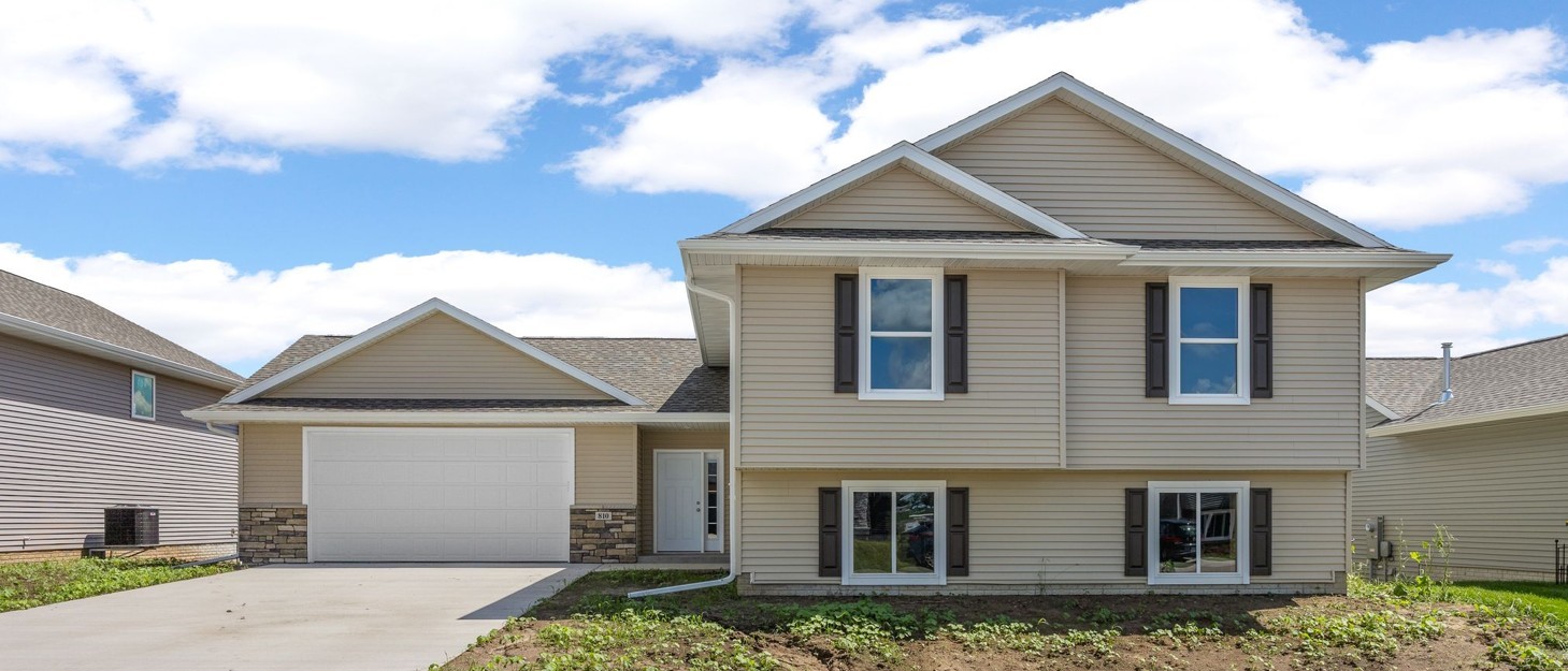 810 Indigo Drive Palo IA 52324