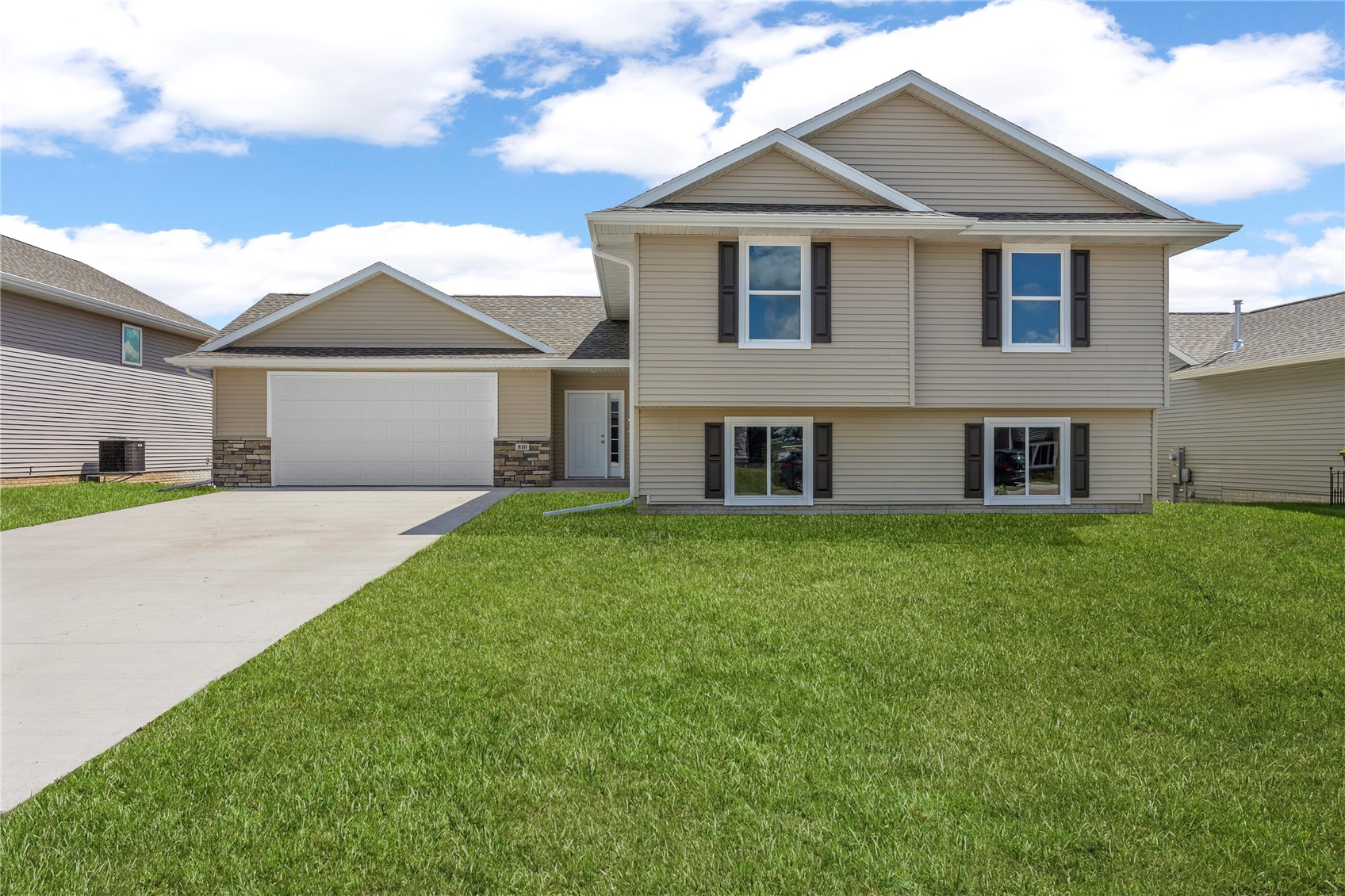 810 Indigo Drive Palo IA 52324