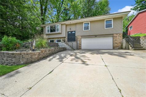 2717 Westwood Drive NW Cedar Rapids IA 52405