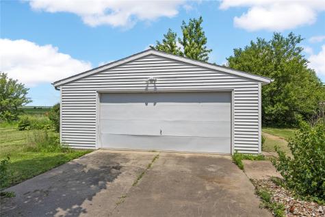 7800 Wieneke Circle Cedar Rapids IA 52404