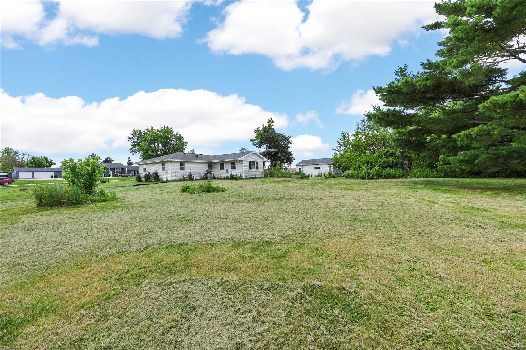 7800 Wieneke Circle Cedar Rapids IA 52404