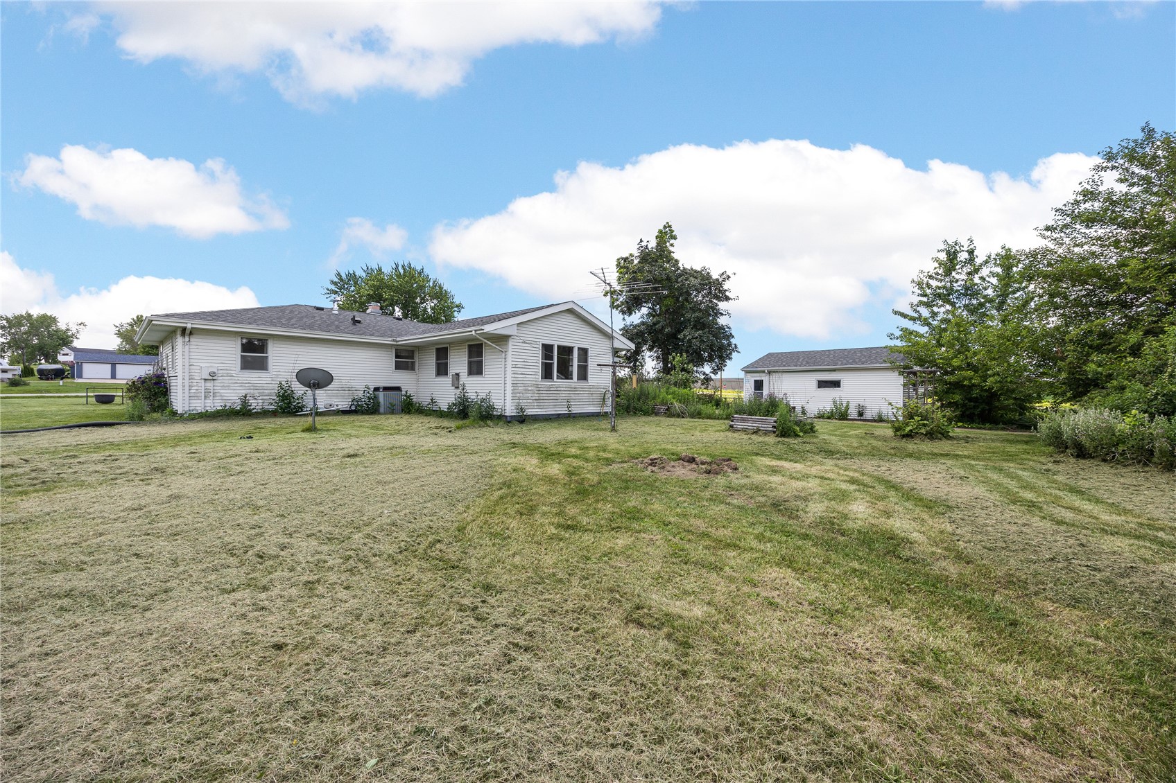 7800 Wieneke Circle Cedar Rapids IA 52404