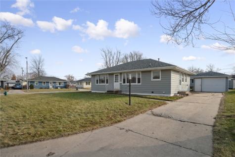 449 24th Street NW Cedar Rapids IA 52405