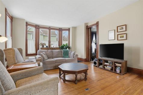201 7th Avenue NW Mt Vernon IA 52314