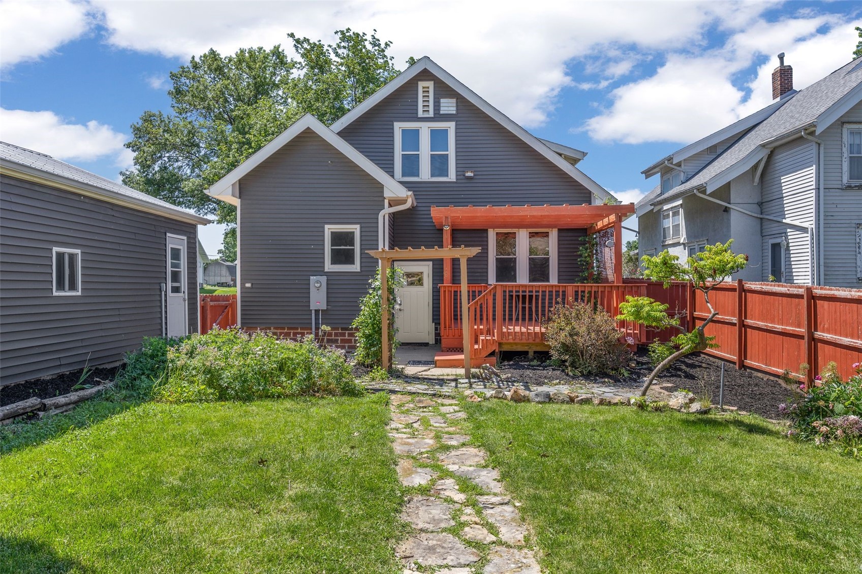 229 3rd Street Atkins IA 52206