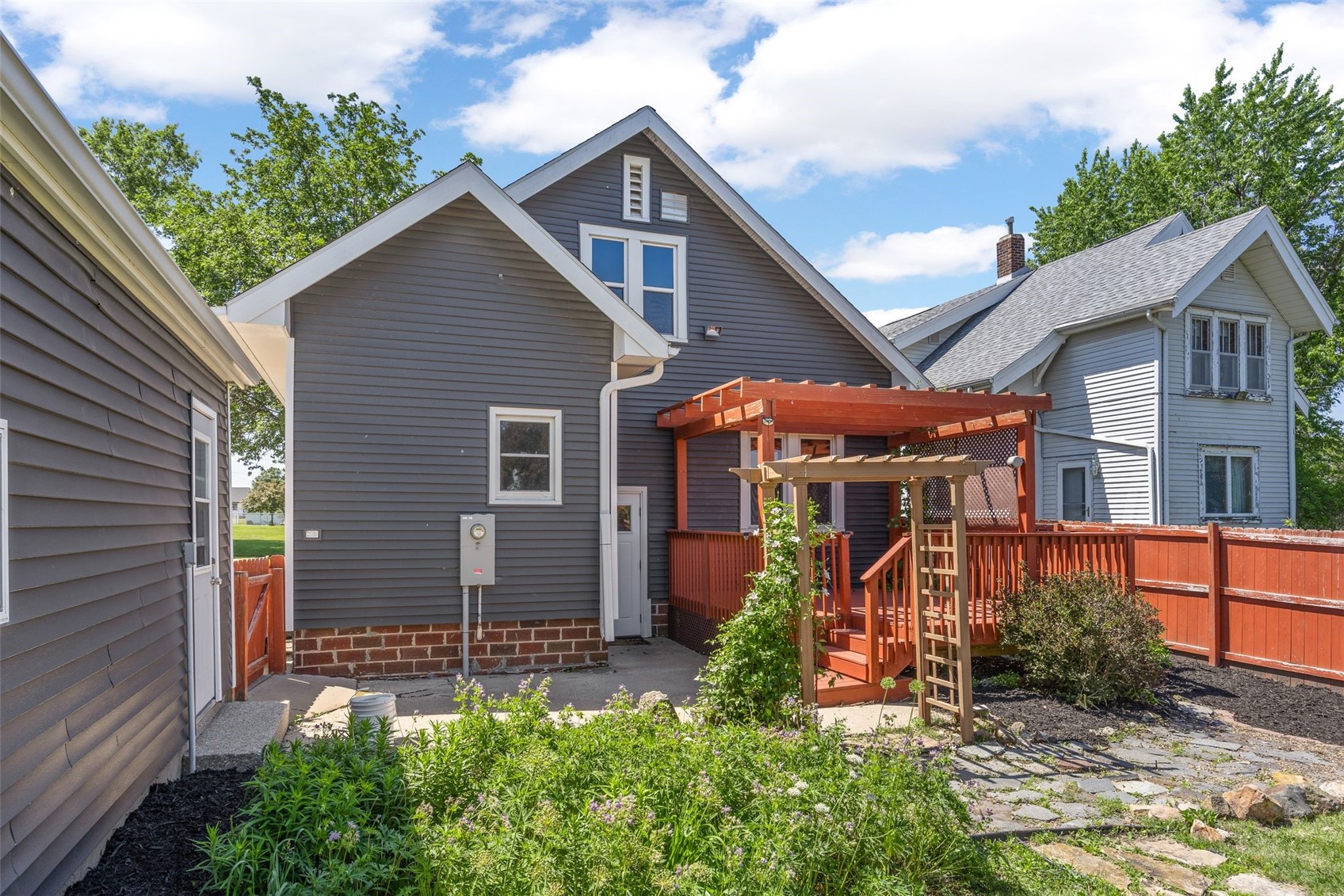 229 3rd Street Atkins IA 52206