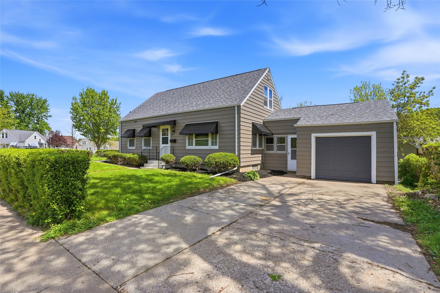 642 Prairie NE Cedar Rapids IA 52402