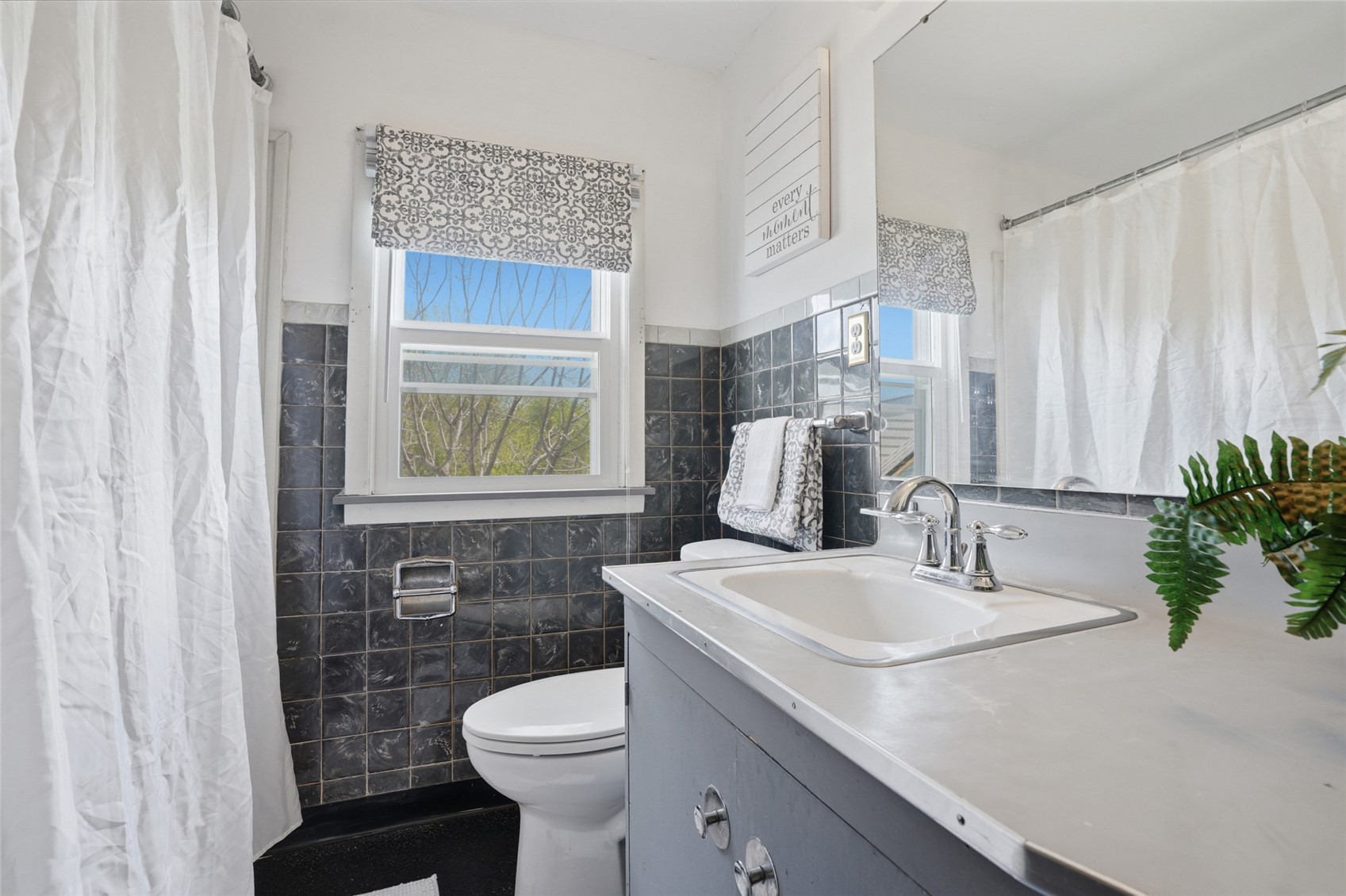 642 Prairie NE Cedar Rapids IA 52402