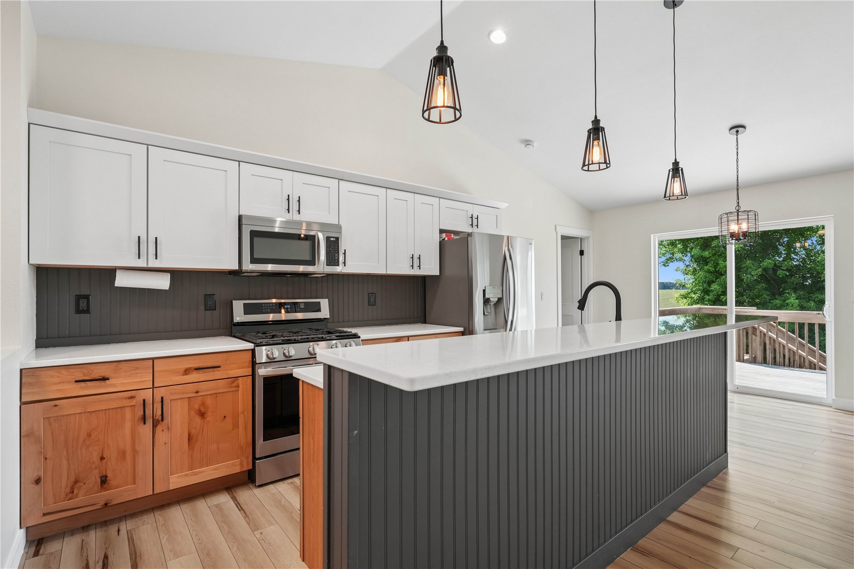 453 68th Avenue SW Cedar Rapids IA 52404