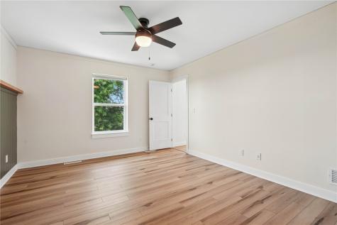 453 68th Avenue SW Cedar Rapids IA 52404