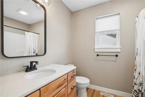453 68th Avenue SW Cedar Rapids IA 52404