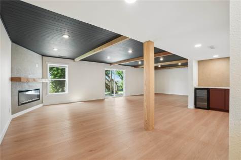 453 68th Avenue SW Cedar Rapids IA 52404