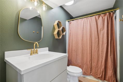 453 68th Avenue SW Cedar Rapids IA 52404