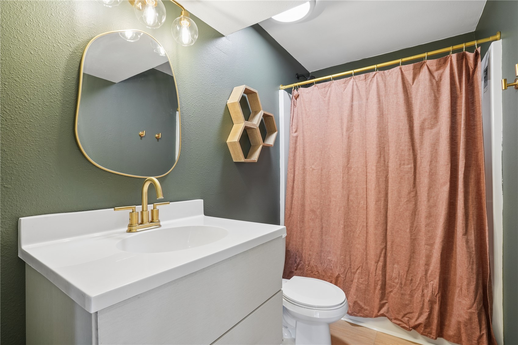 453 68th Avenue SW Cedar Rapids IA 52404