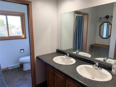 1930 Cach Lane SW Cedar Rapids IA 52404