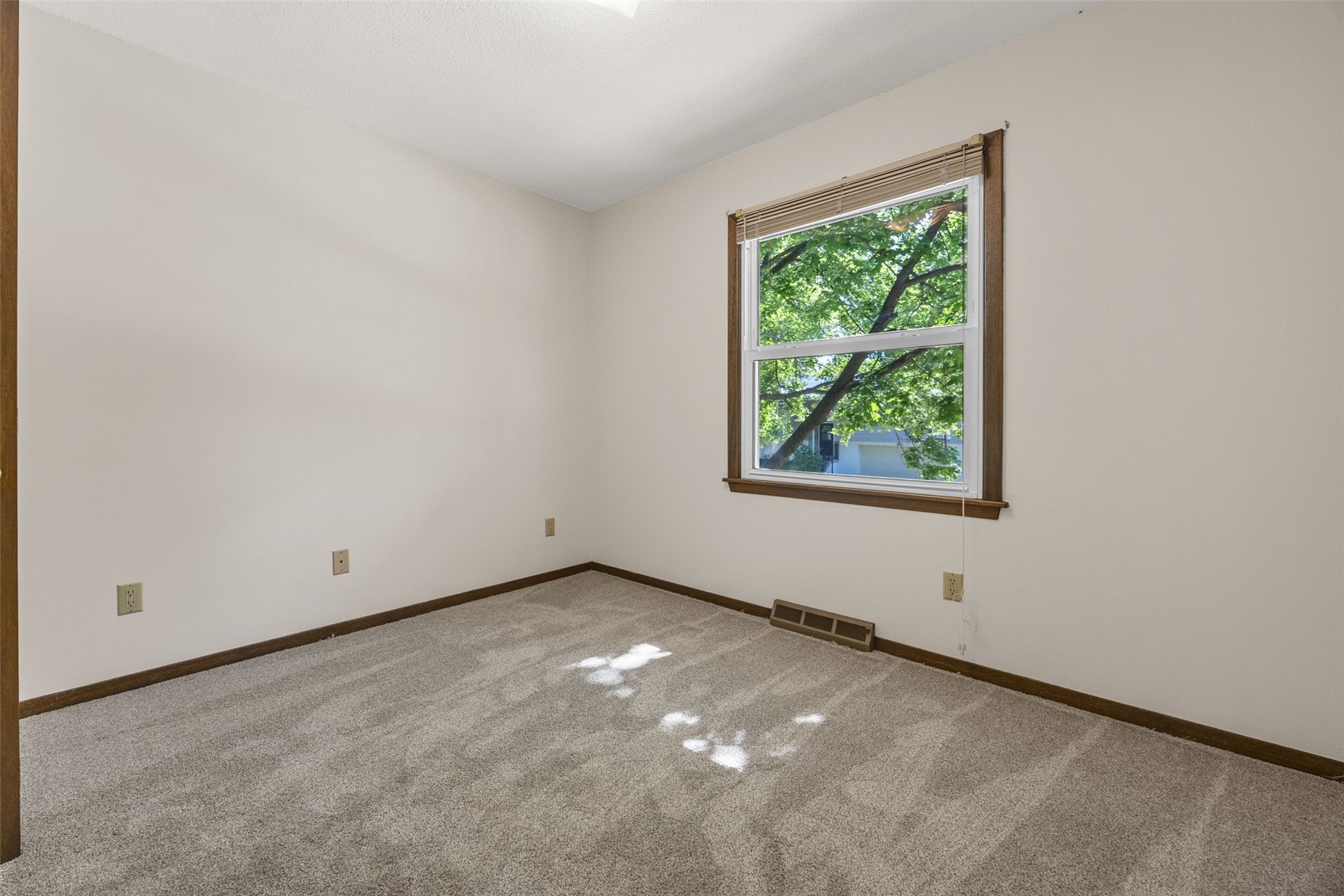 617 Wheaton Road Iowa City IA 52246