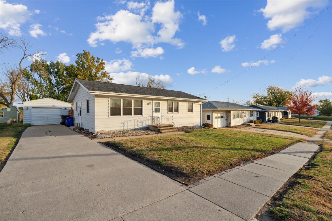 32 29th Avenue SW Cedar Rapids IA 52404
