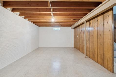 32 29th Avenue SW Cedar Rapids IA 52404