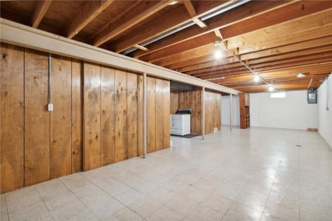 32 29th Avenue SW Cedar Rapids IA 52404