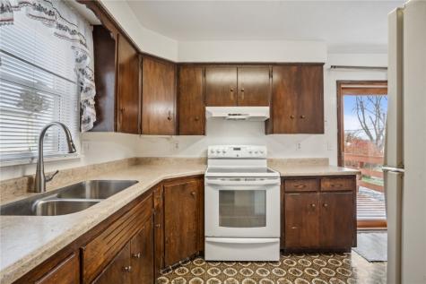 32 29th Avenue SW Cedar Rapids IA 52404