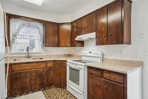 32 29th Avenue SW Cedar Rapids IA 52404