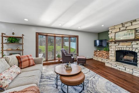 3923 Roxbury Drive NW Cedar Rapids IA 52405