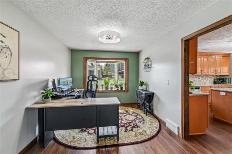3923 Roxbury Drive NW Cedar Rapids IA 52405