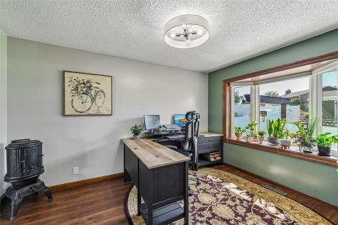 3923 Roxbury Drive NW Cedar Rapids IA 52405