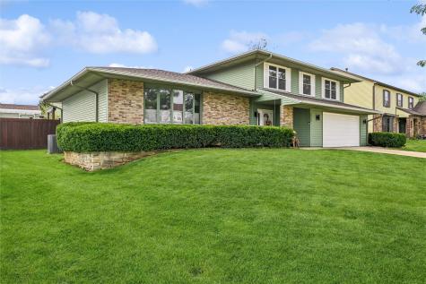 3923 Roxbury Drive NW Cedar Rapids IA 52405