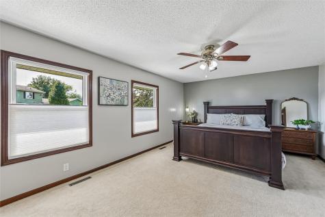 3923 Roxbury Drive NW Cedar Rapids IA 52405