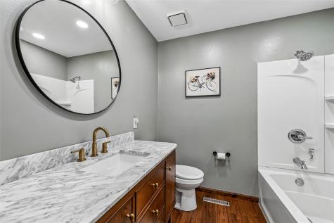 3923 Roxbury Drive NW Cedar Rapids IA 52405